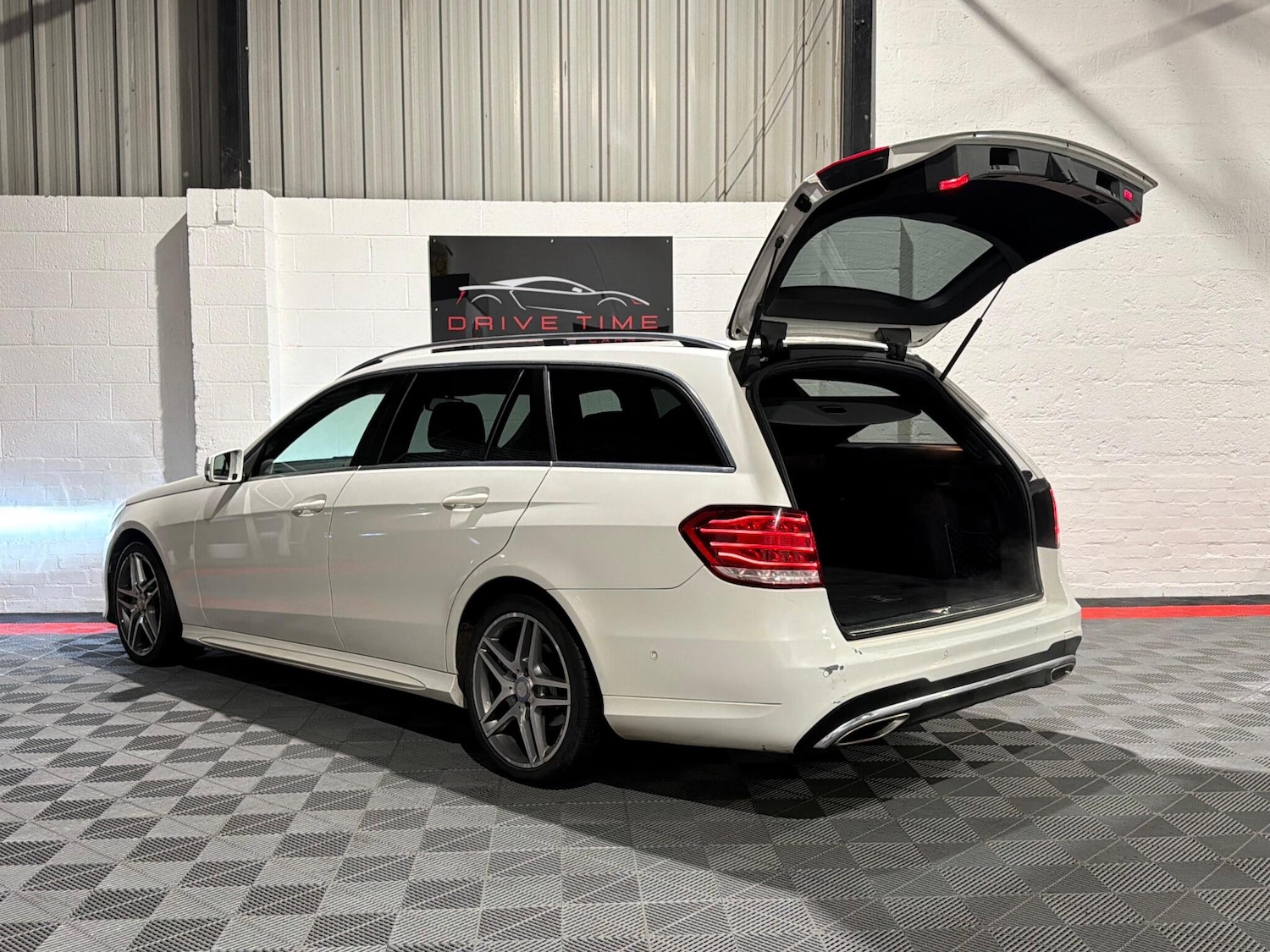 Used Mercedes-Benz E Class 2014 for sale - 77203446: Photo 4