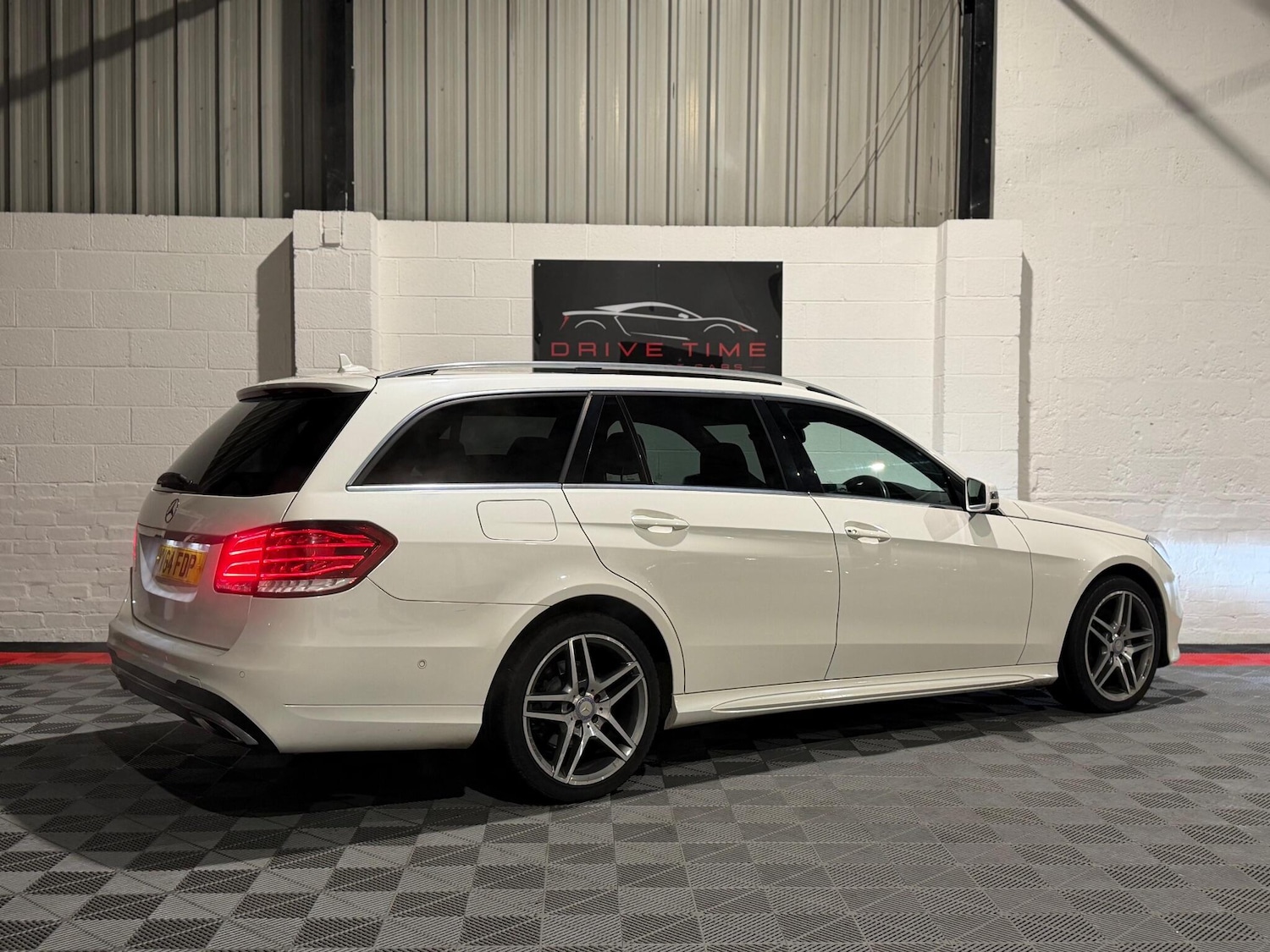 Used Mercedes-Benz E Class 2014 for sale - 77203446: Photo 9