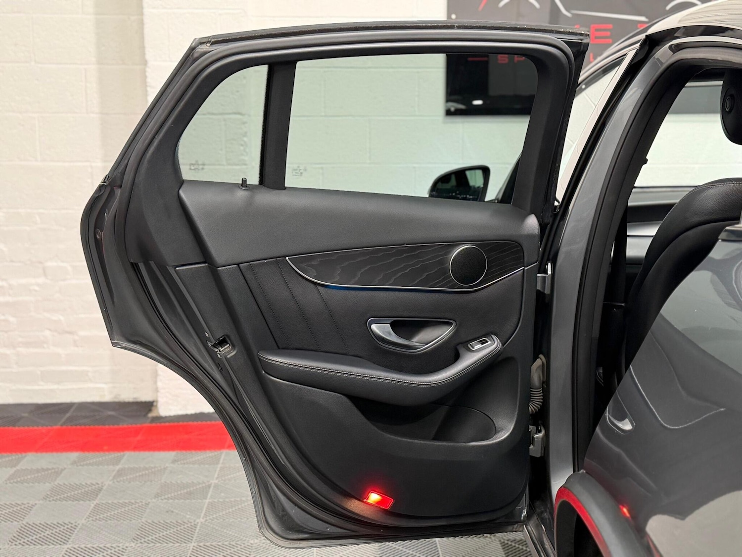 Used Mercedes-Benz GLC 2017 for sale - 77925604: Photo 21