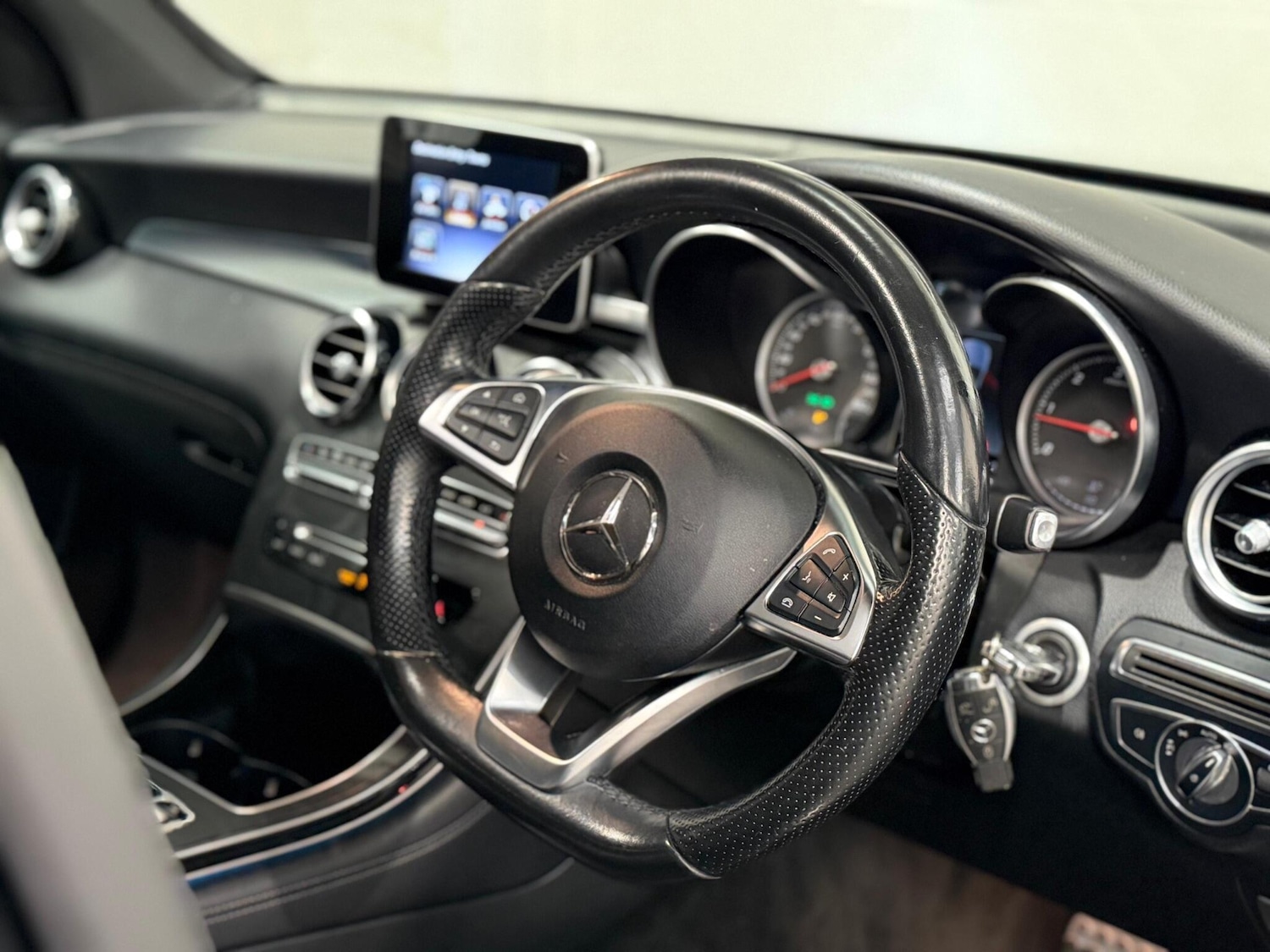 Used Mercedes-Benz GLC 2017 for sale - 77925604: Photo 30