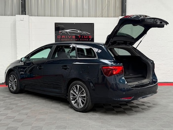 Used Toyota Avensis 2015 for sale - 79484021: Photo