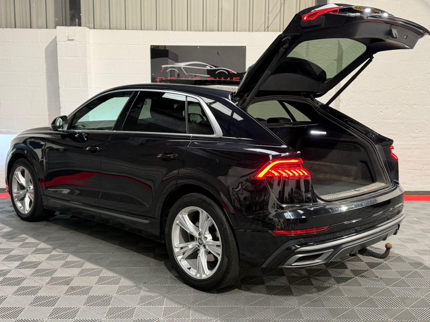 Used Audi Q8 2019 for sale - 78034851: Photo 4