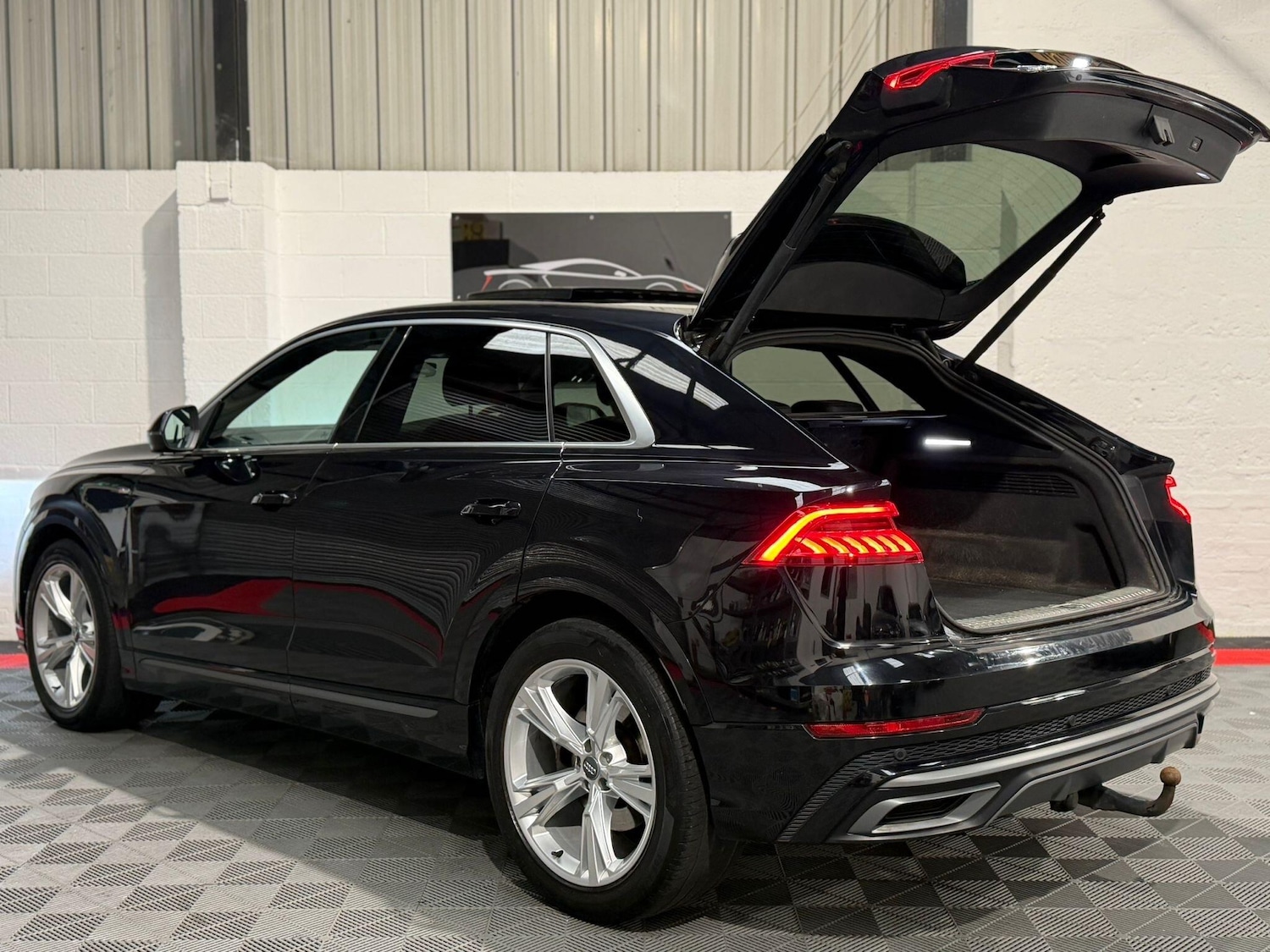Used Audi Q8 2019 for sale - 78034851: Photo 8