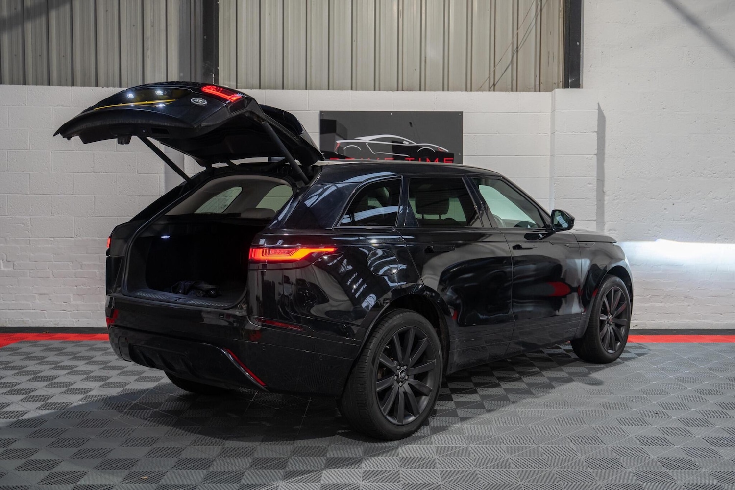 Used Land Rover Range Rover Velar 2018 for sale - 76688948: Photo 14