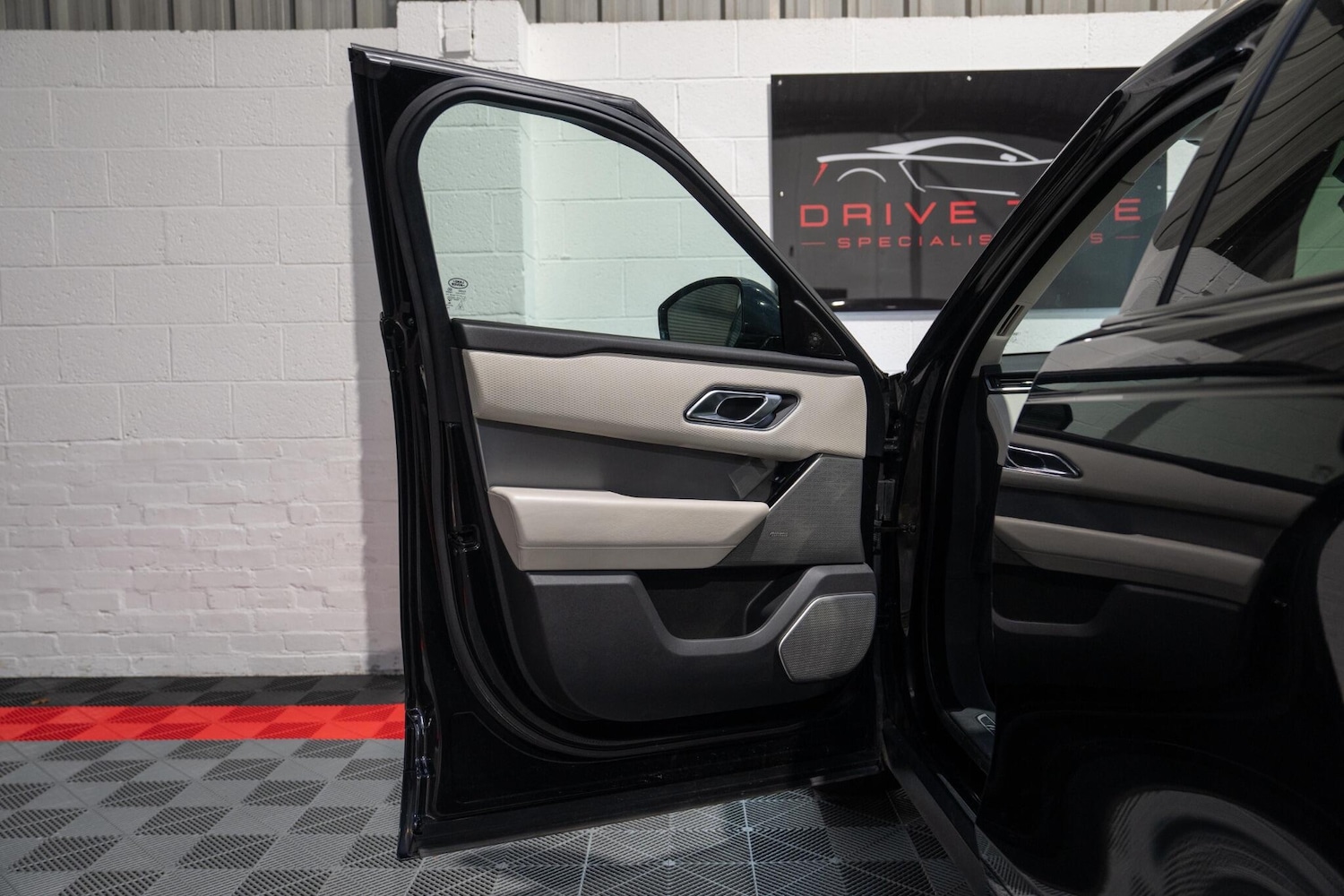 Used Land Rover Range Rover Velar 2018 for sale - 76688948: Photo 19