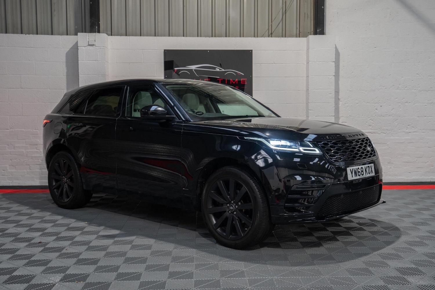 Used Land Rover Range Rover Velar 2018 for sale - 76688948: Photo 5