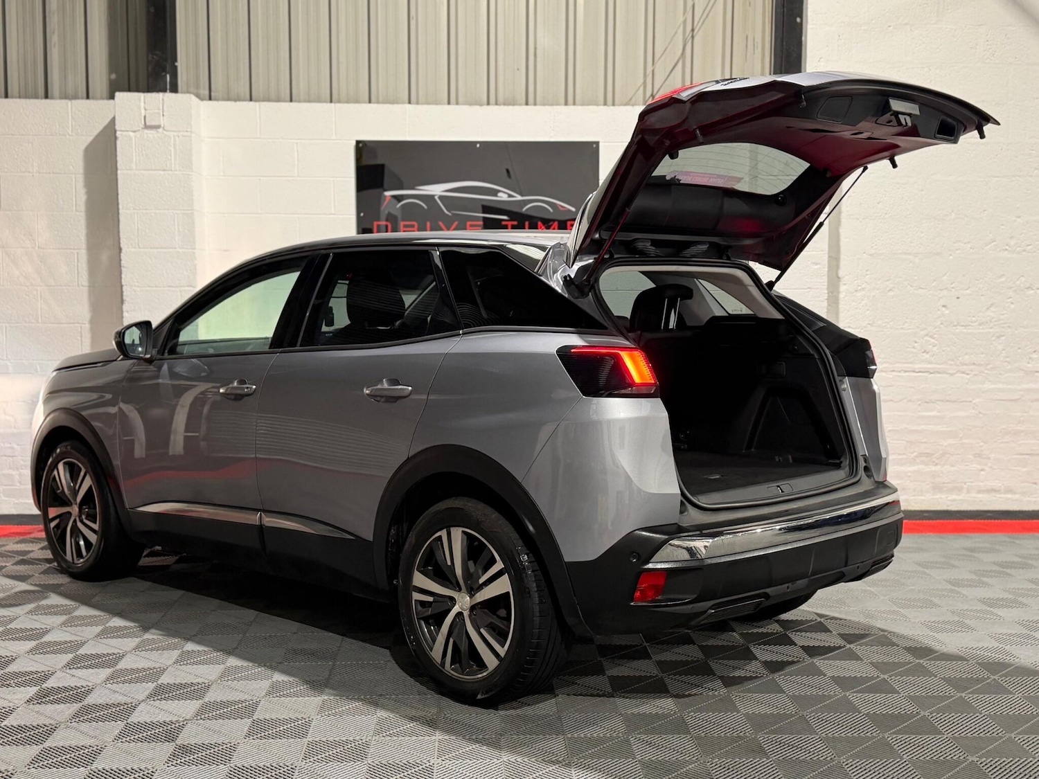 Used Peugeot 3008 2018 for sale - 77646635: Photo 4