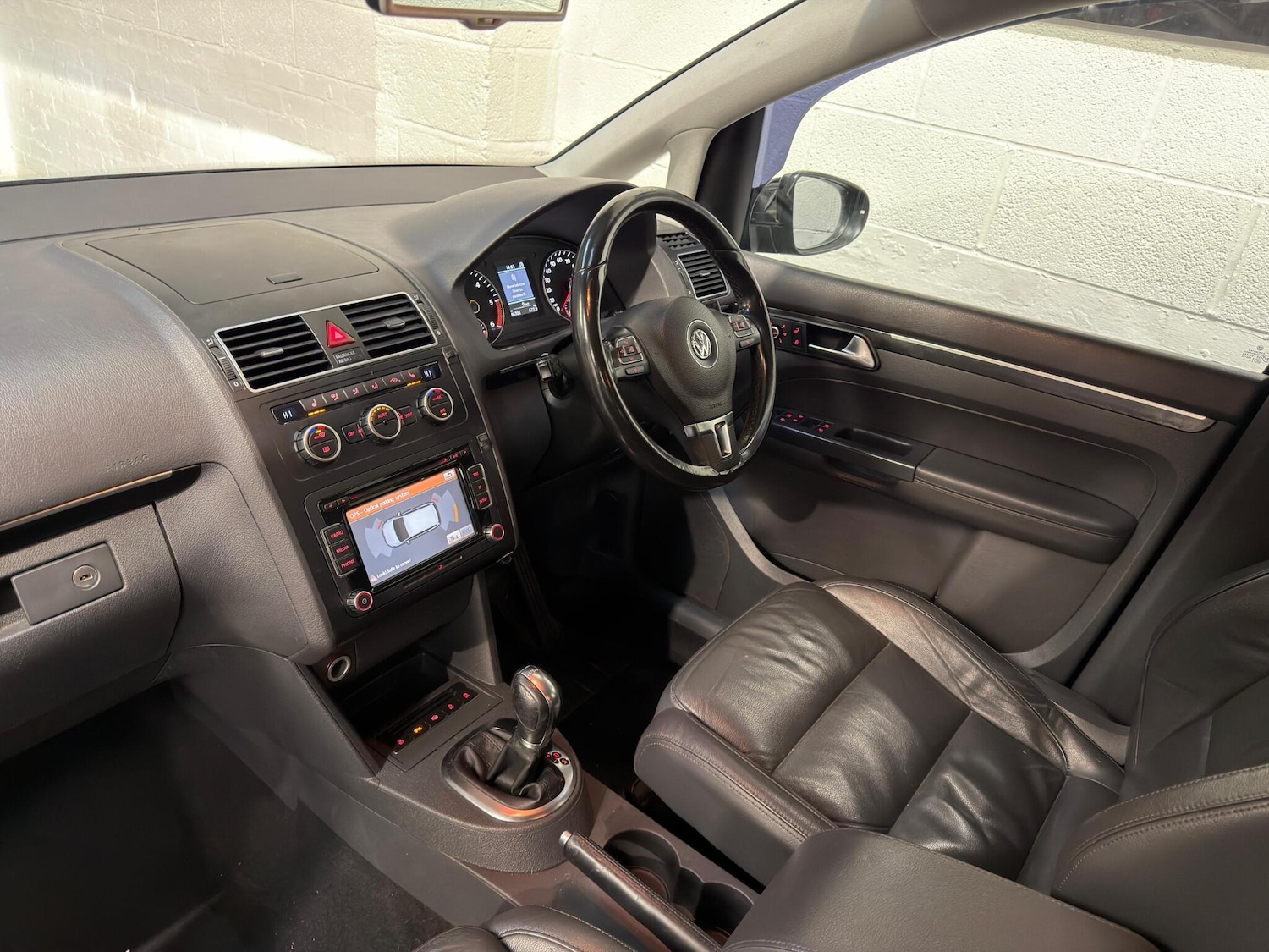 Used Volkswagen Touran for sale - 76727624: Photo 17