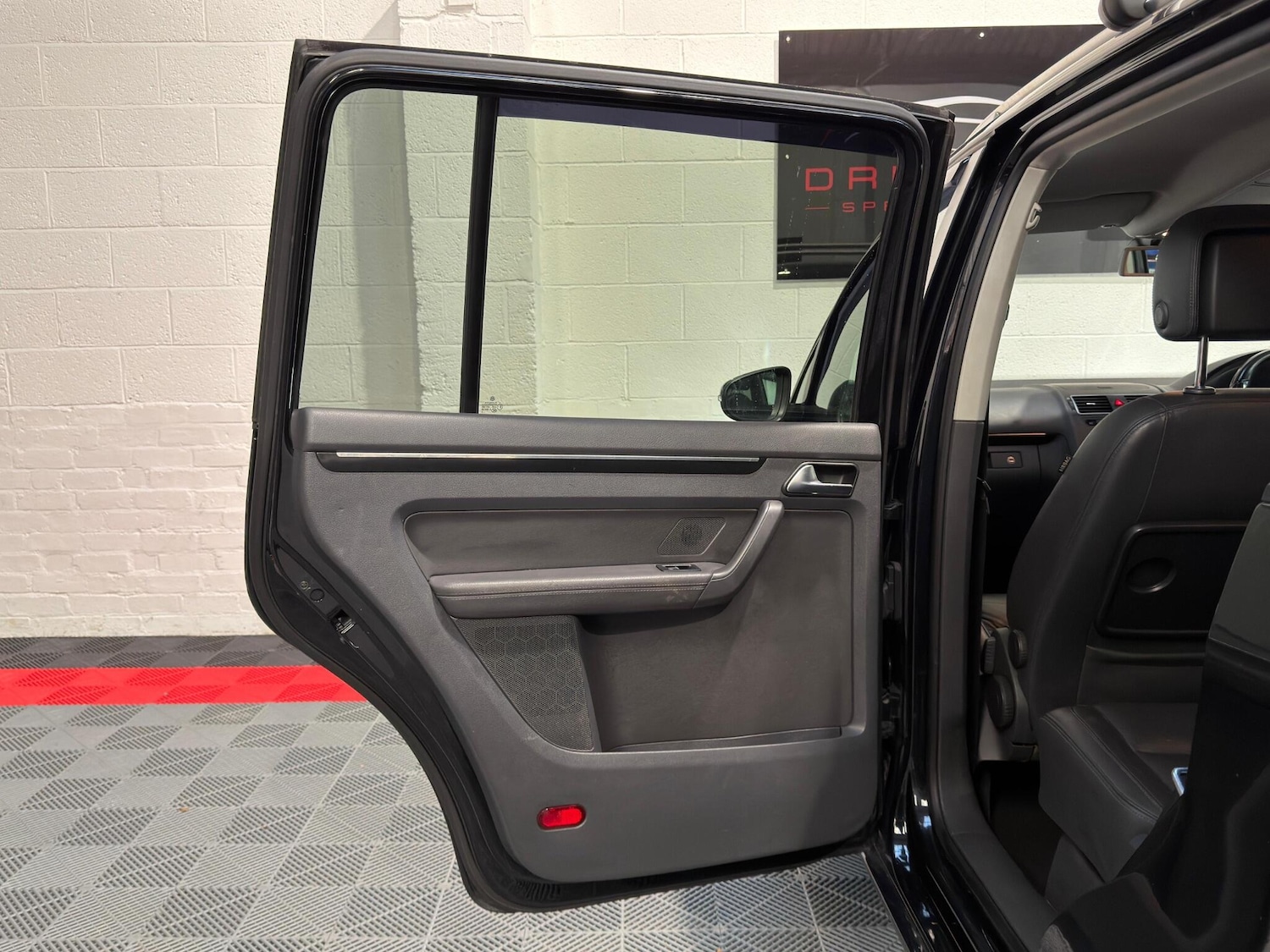 Used Volkswagen Touran for sale - 76727624: Photo 26