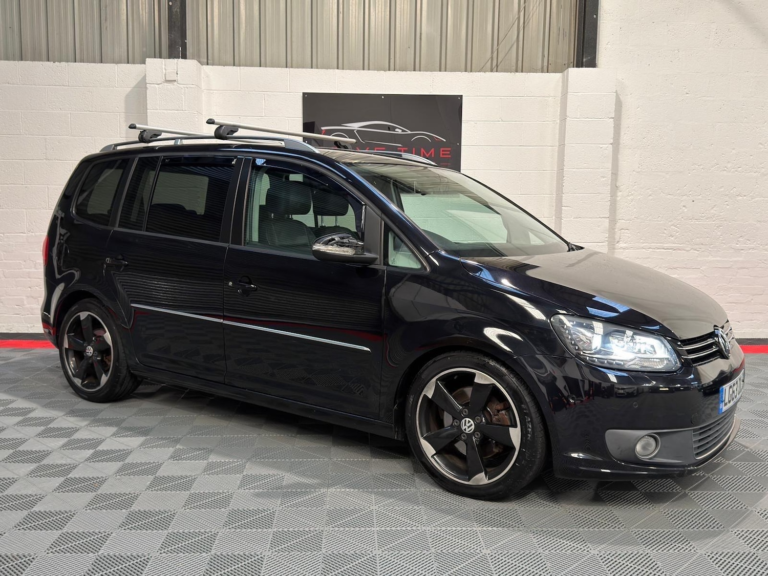 Used Volkswagen Touran for sale - 76727624: Photo 5