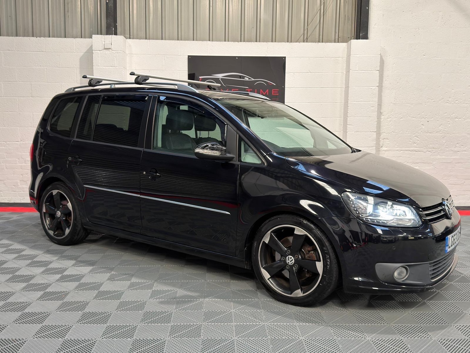 Used Volkswagen Touran for sale - 76727624: Photo 6