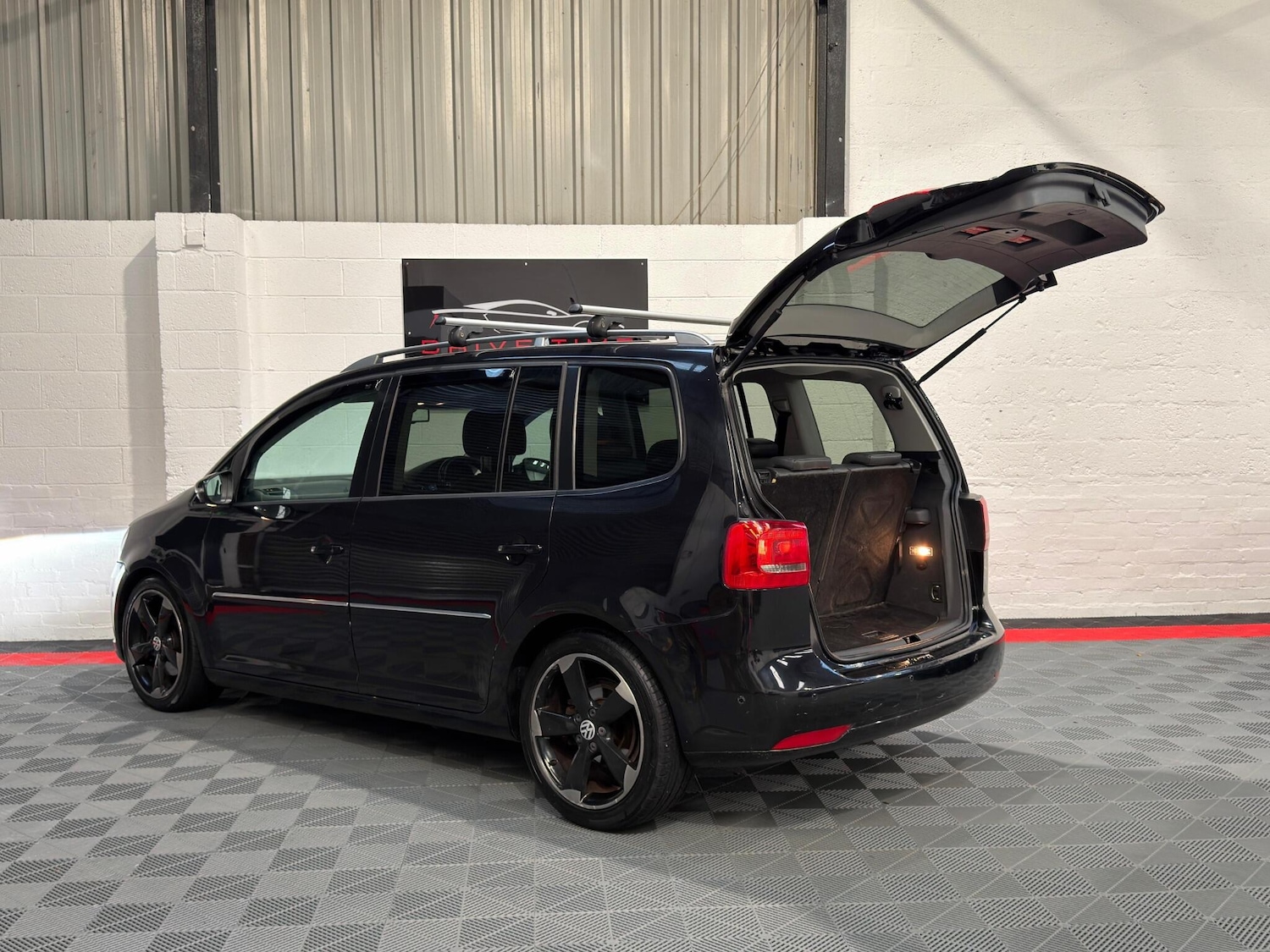 Used Volkswagen Touran for sale - 76727624: Photo 9