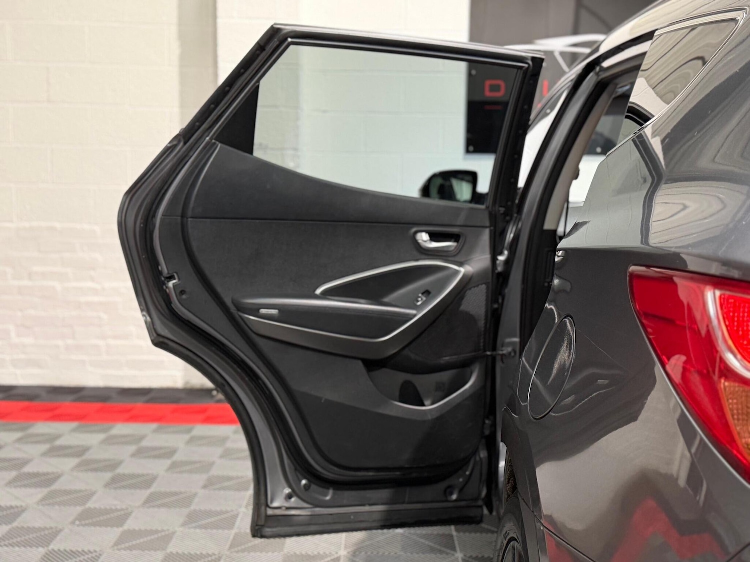 Used Hyundai Santa Fe 2014 for sale - 78127830: Photo 32