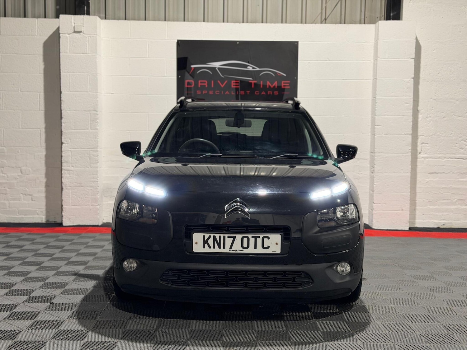 Used Citroen C4 Cactus 2017 for sale - 77166624: Photo 2