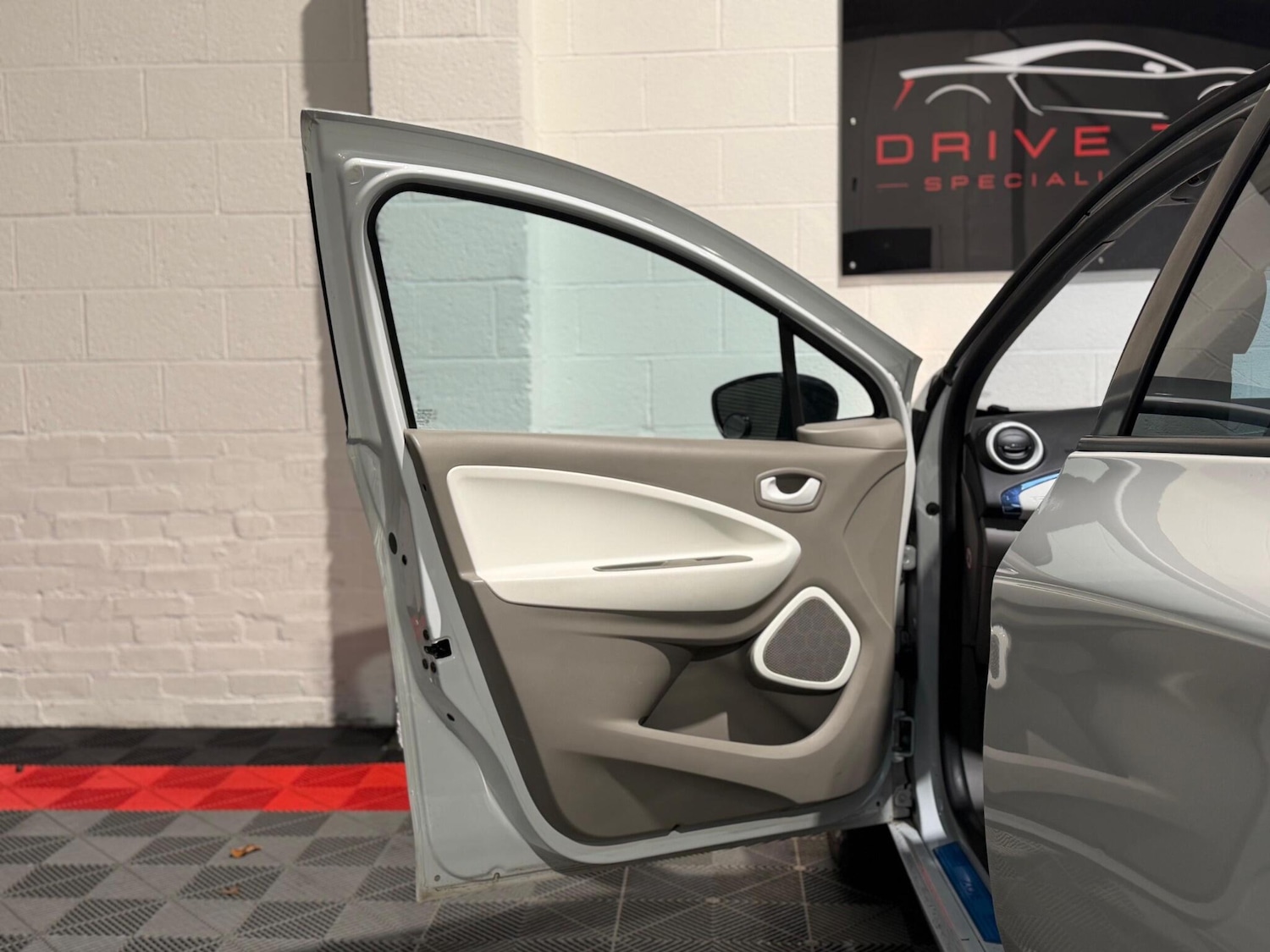 Used Renault Zoe for sale - 77331758: Photo 27