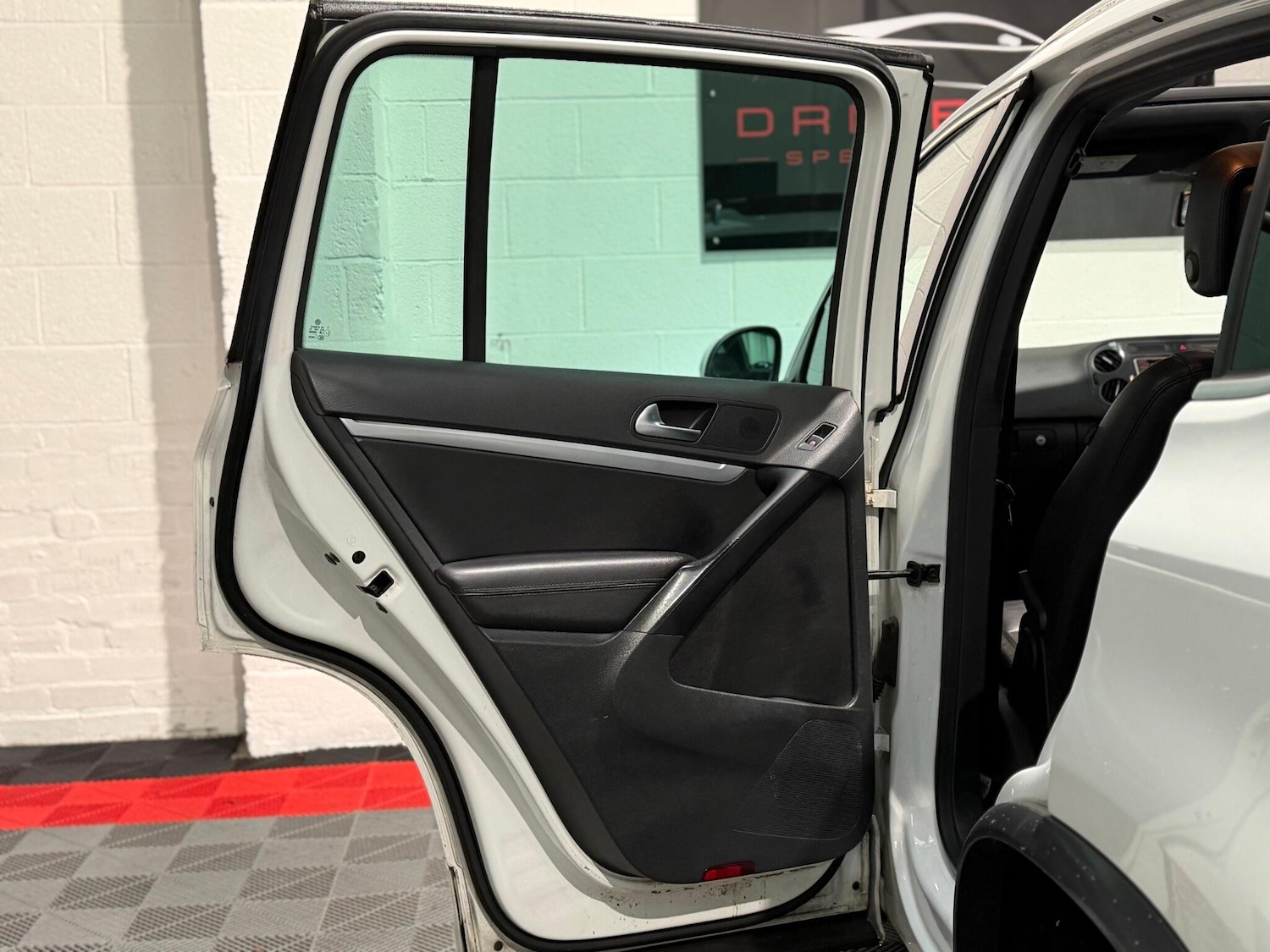 Used Volkswagen Tiguan for sale - 77926168: Photo 29