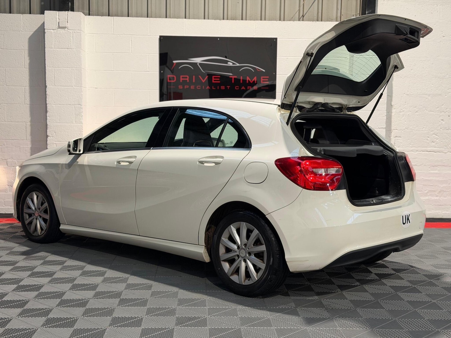 Used Mercedes-Benz A-Class 2015 for sale - 76781071: Photo 4