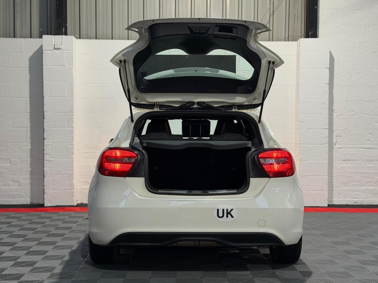 Used Mercedes-Benz A-Class 2015 for sale - 76781071: Photo 9