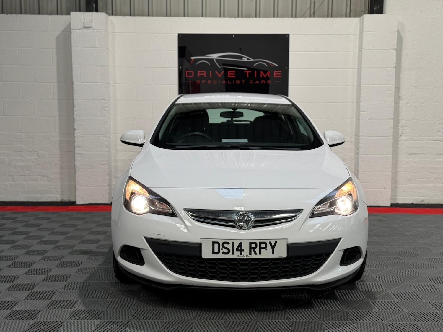 Used Vauxhall Astra GTC 2014 for sale - 76898823: Photo 2