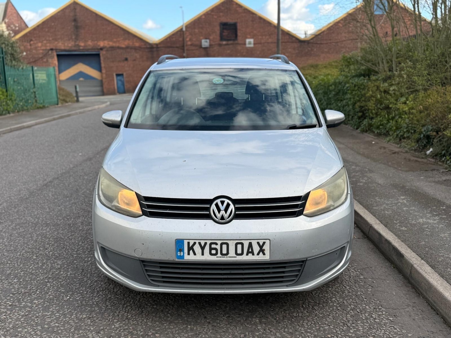 Used Volkswagen Touran 2011 for sale - 78127824: Photo 2