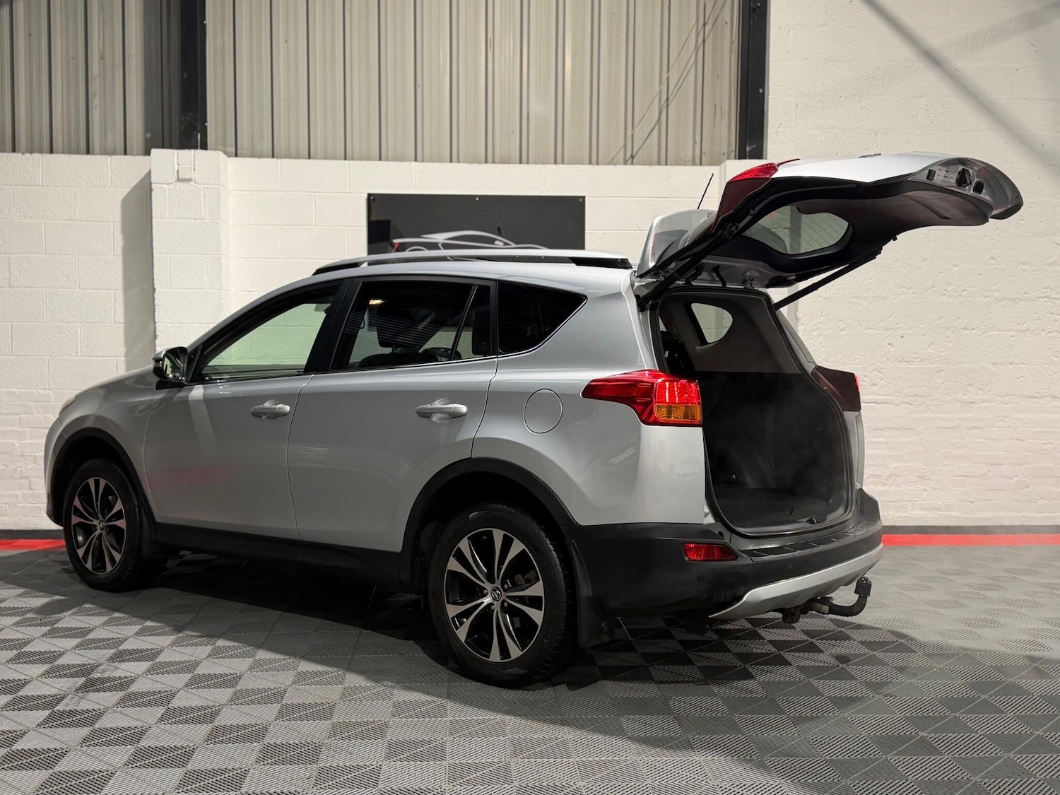 Used Toyota RAV4 for sale - 77469361: Photo 4