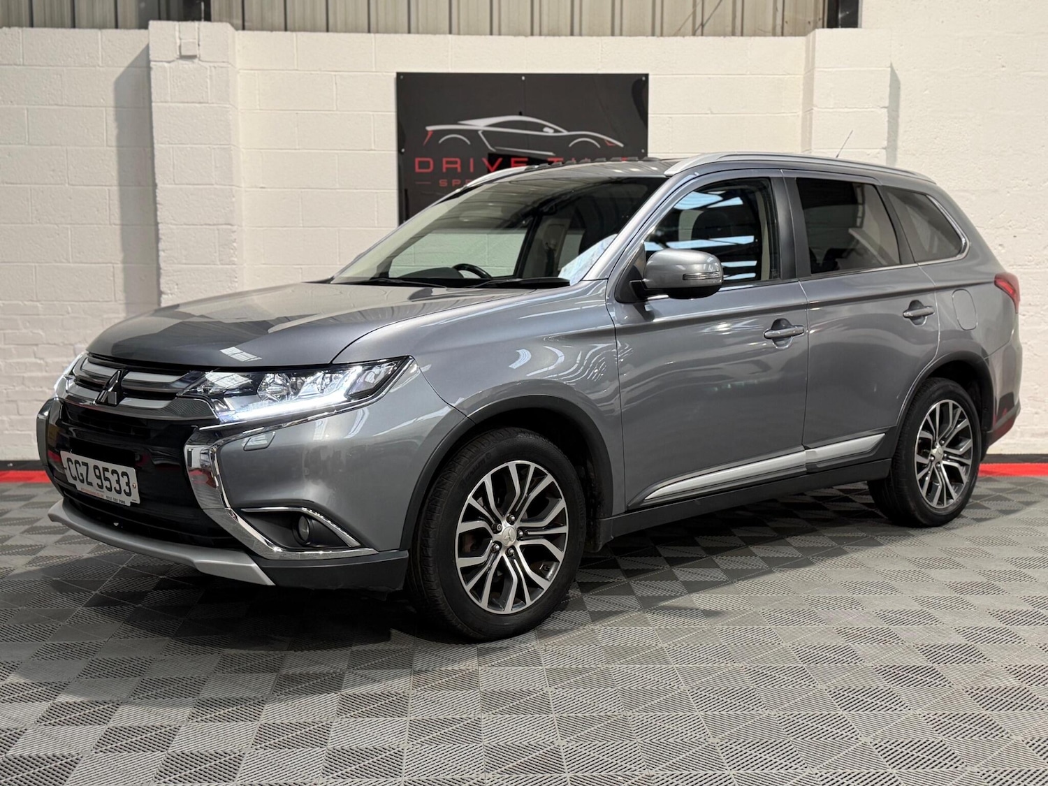 Used Mitsubishi Outlander 2016 for sale - 78072268: Photo 2
