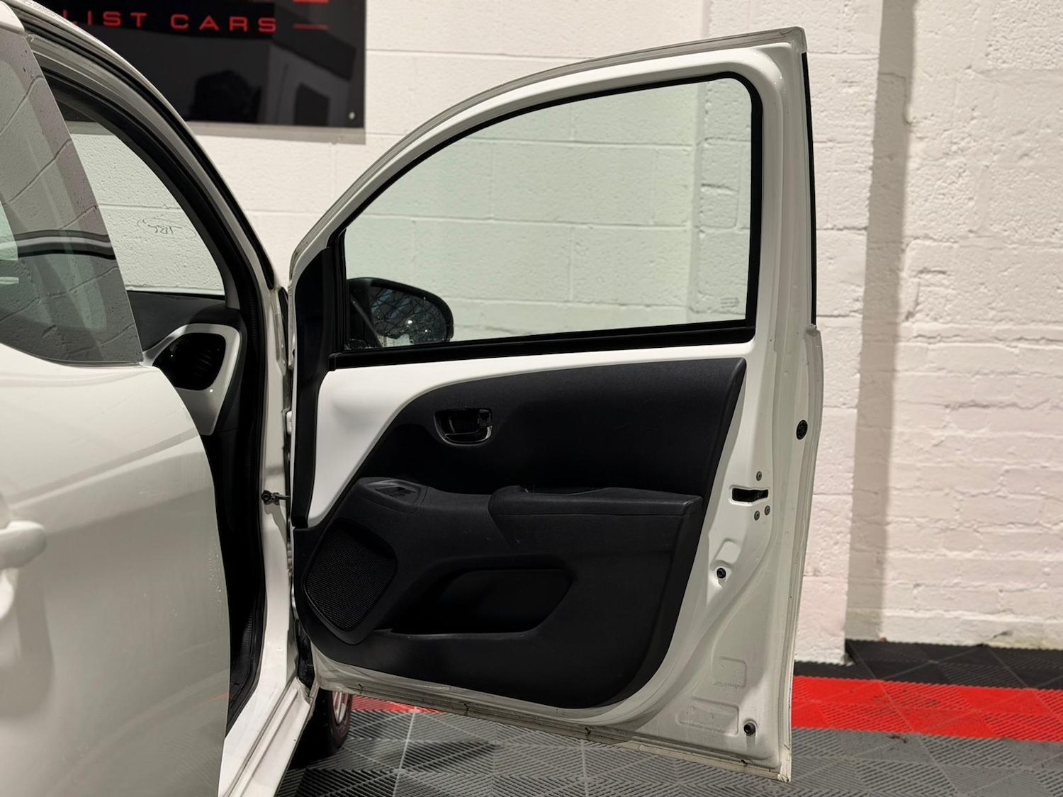 Used Toyota AYGO 2015 for sale - 77155889: Photo 11