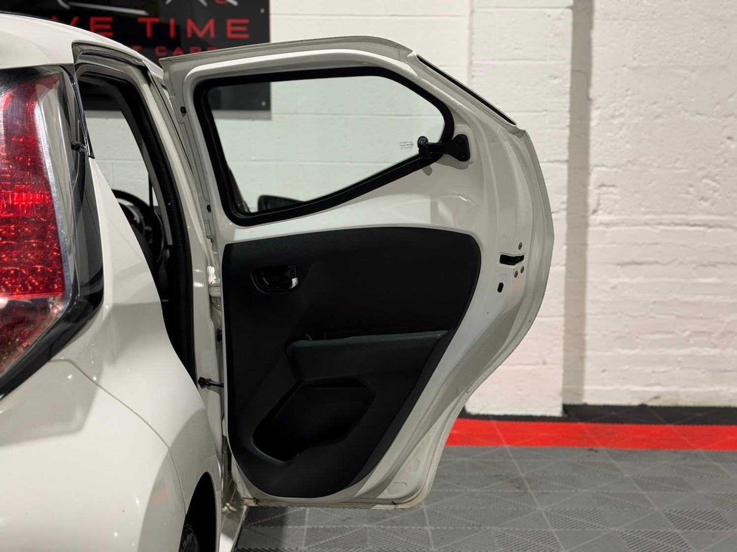 Used Toyota AYGO 2015 for sale - 77155889: Photo 12