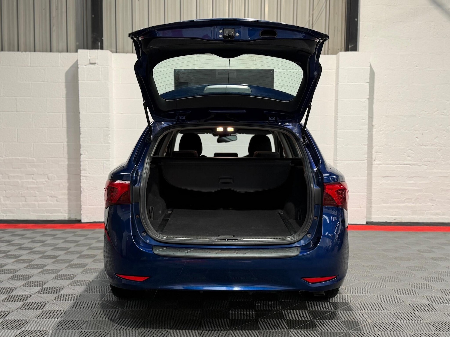 Used Toyota Avensis 2016 for sale - 77131747: Photo 34