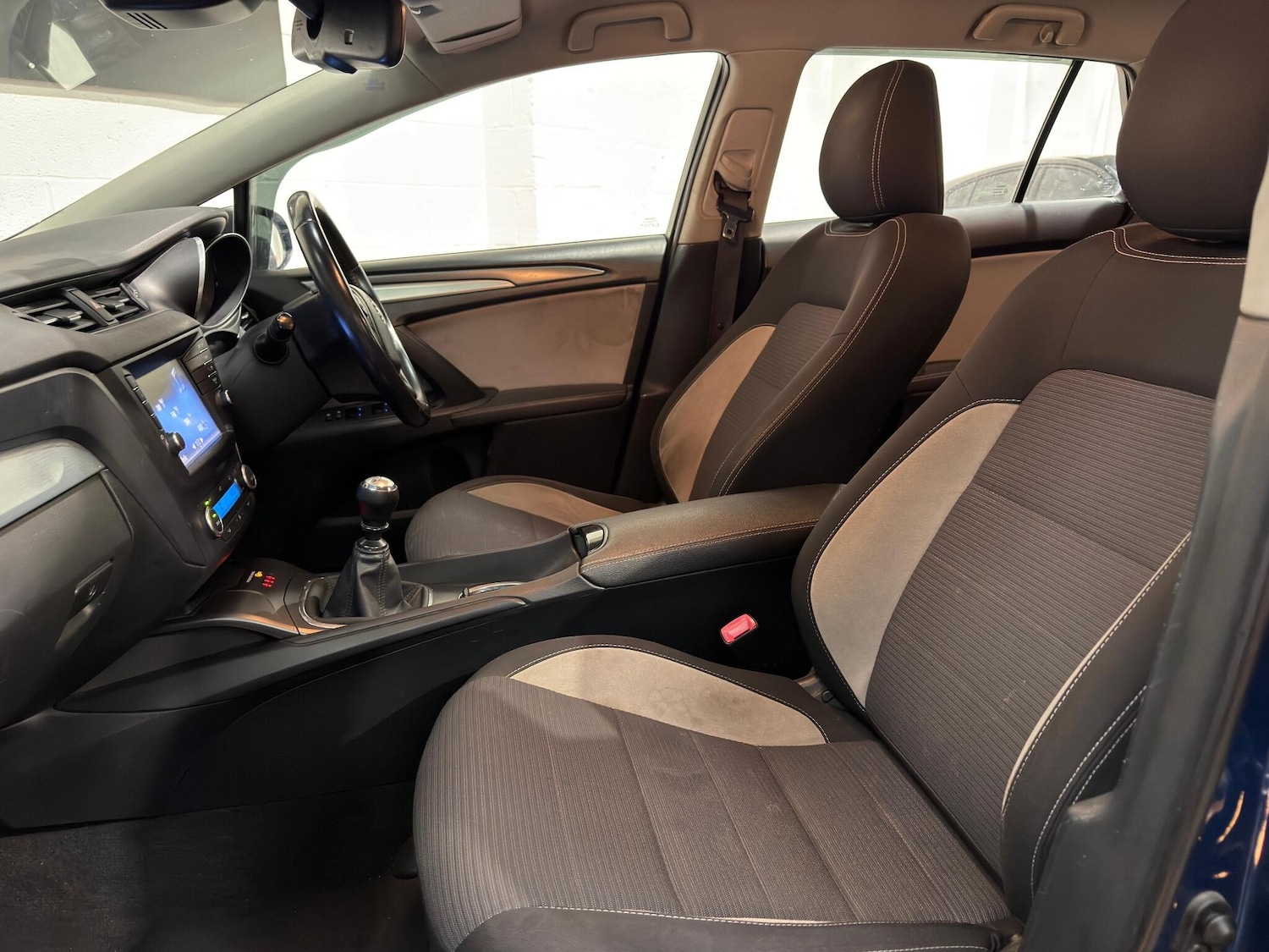 Used Toyota Avensis 2016 for sale - 77131747: Photo 39