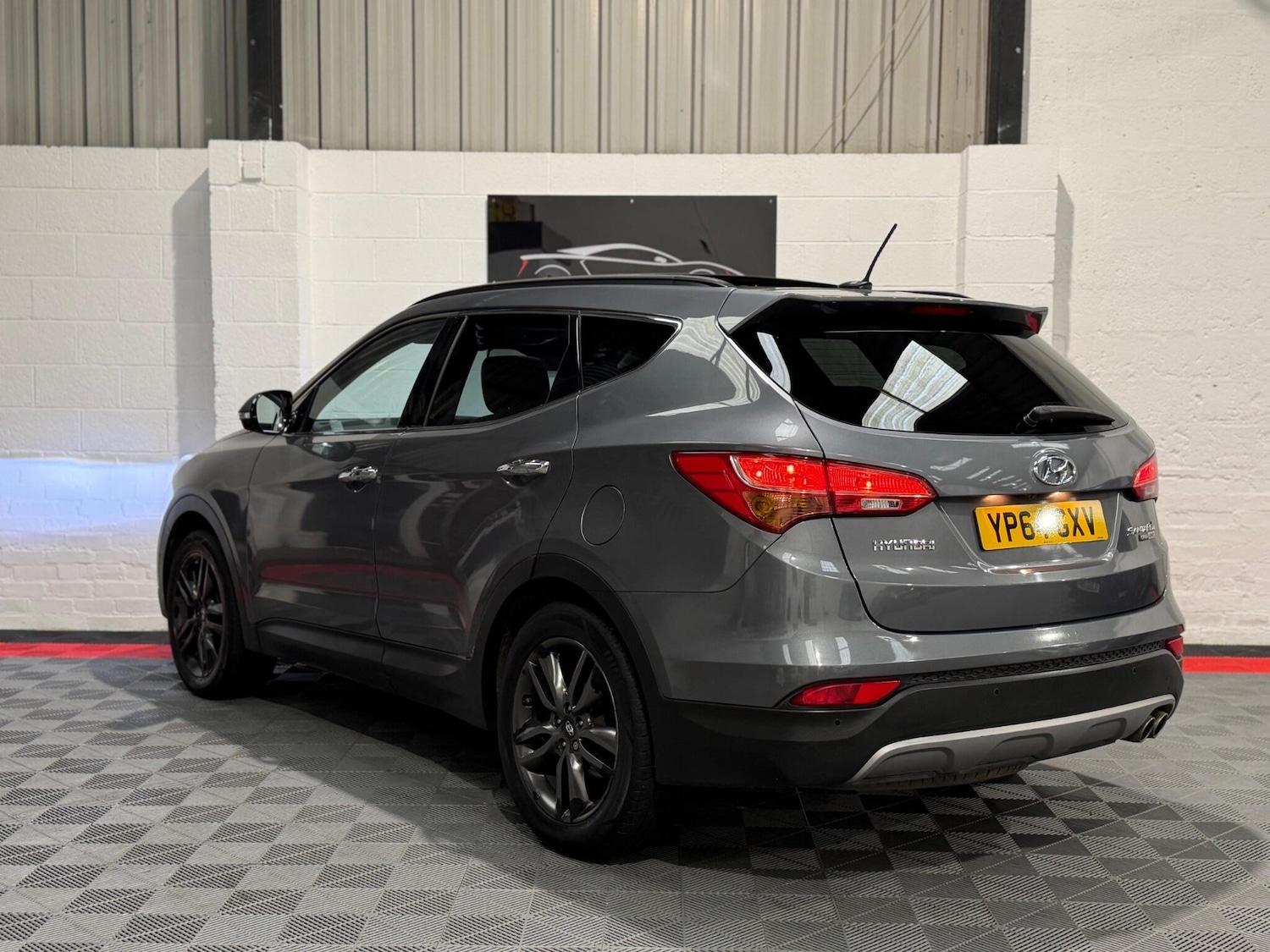 Used Hyundai Santa Fe 2014 for sale - 77909265: Photo 3