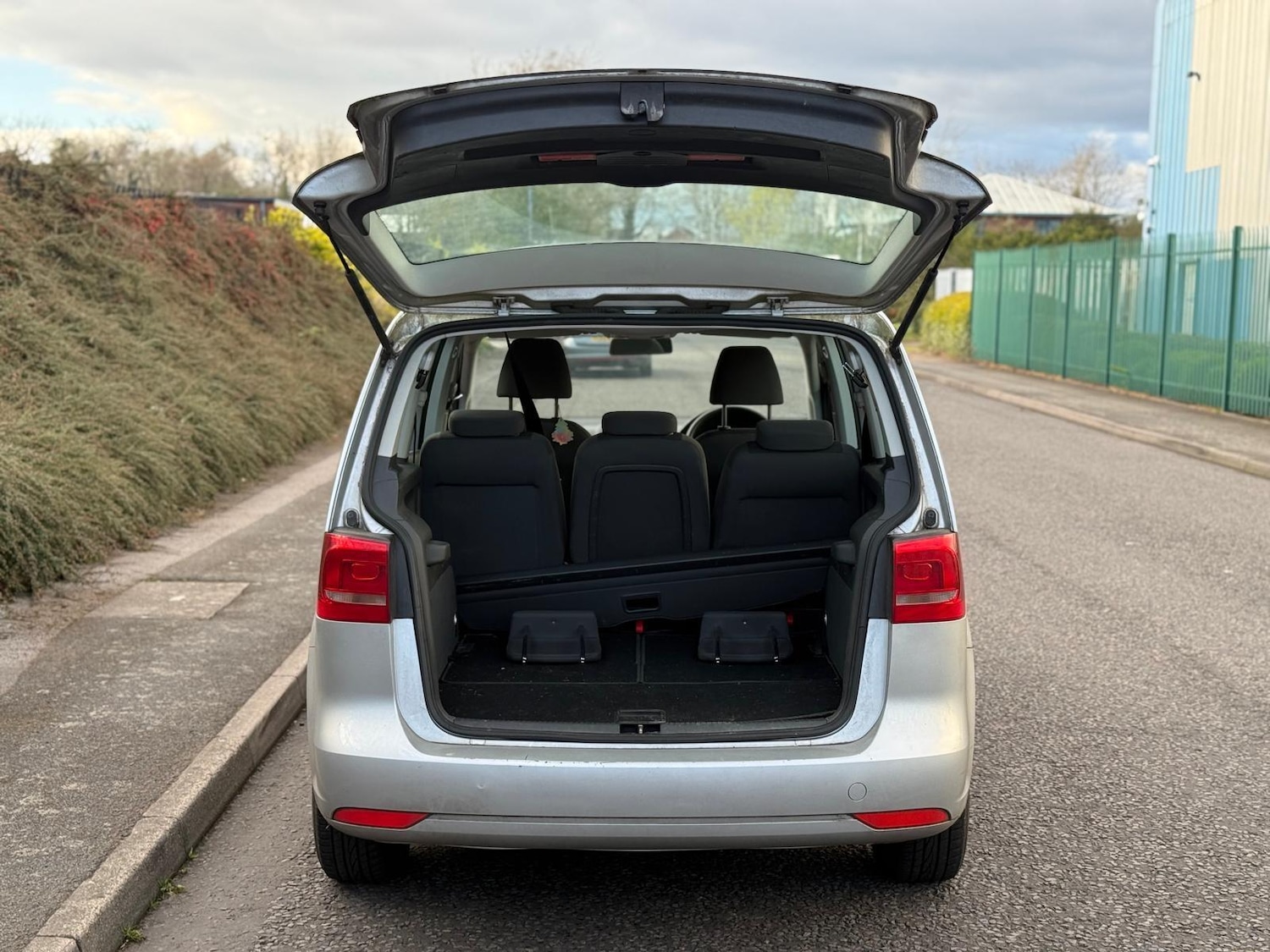 Used Volkswagen Touran 2011 for sale - 78087134: Photo 20