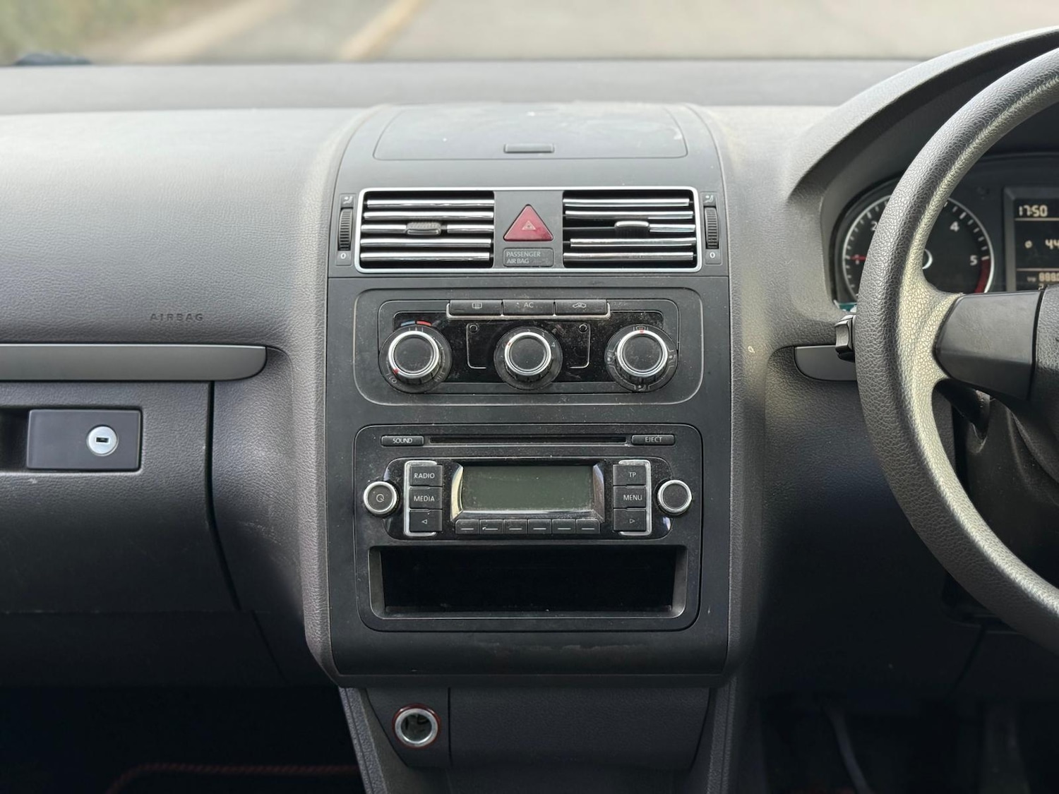 Used Volkswagen Touran 2011 for sale - 78087134: Photo 26