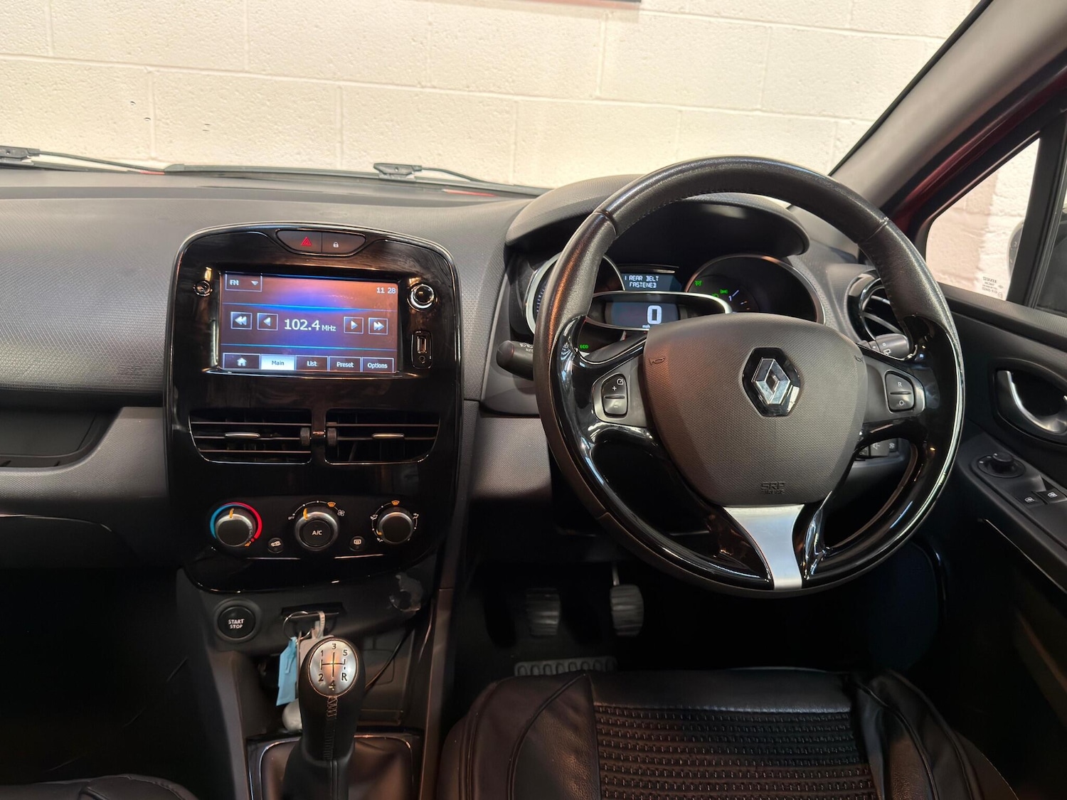 Used Renault Clio 2015 for sale - 76645988: Photo 14