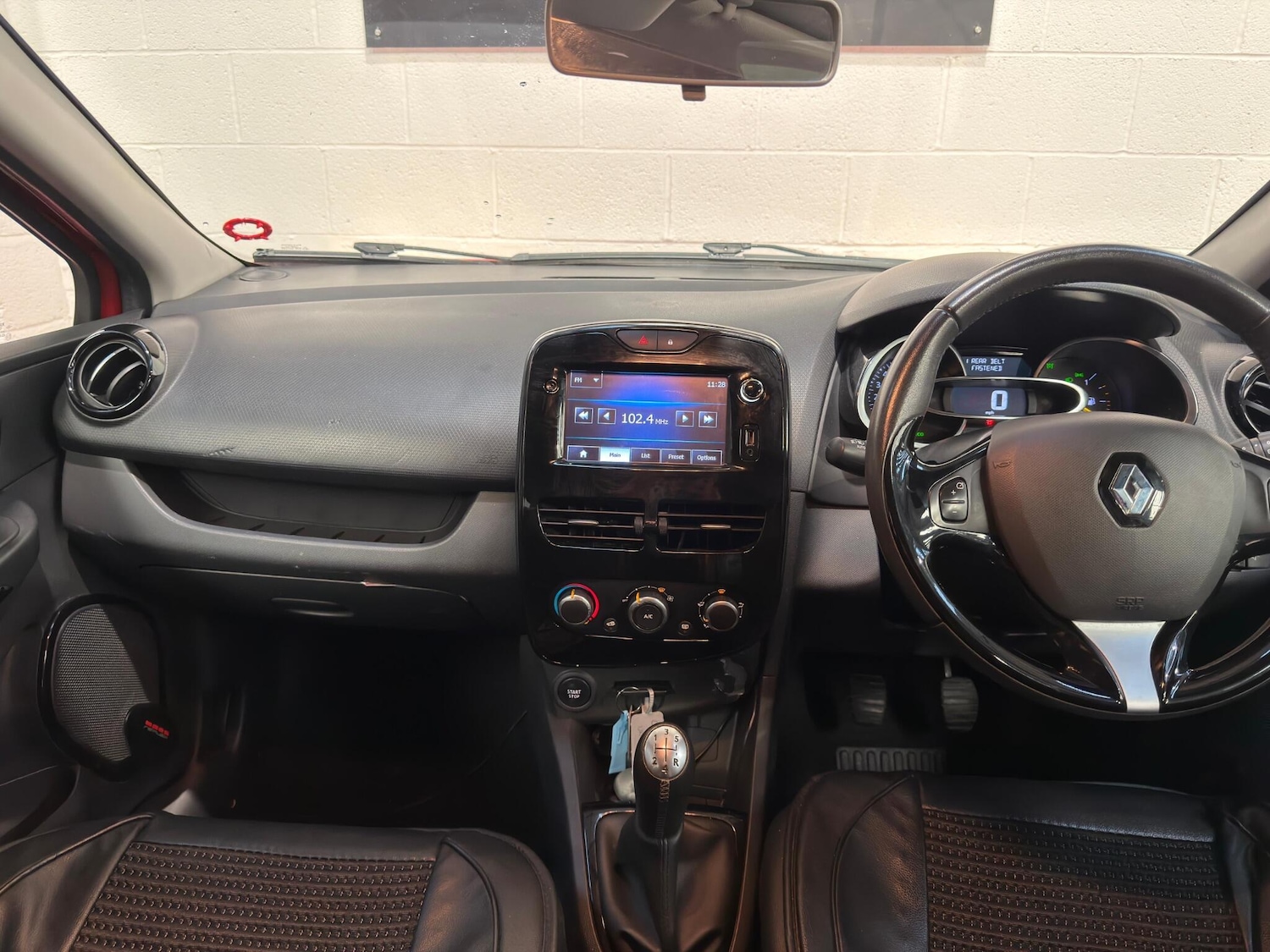 Used Renault Clio 2015 for sale - 76645988: Photo 17