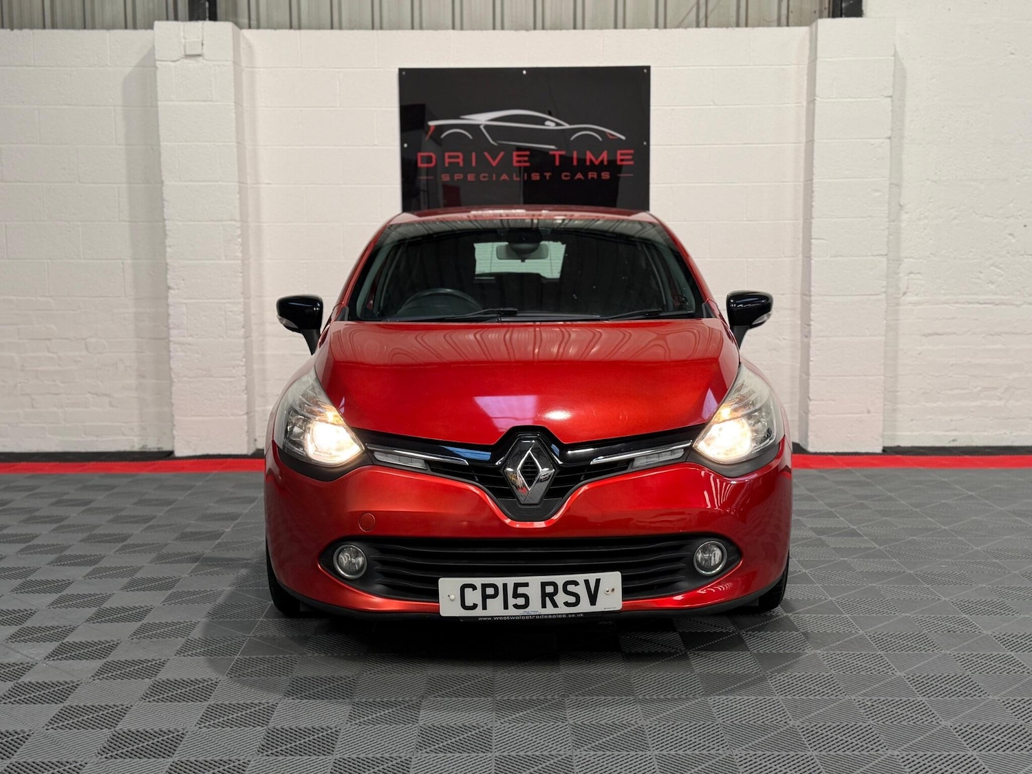 Used Renault Clio 2015 for sale - 76645988: Photo 2