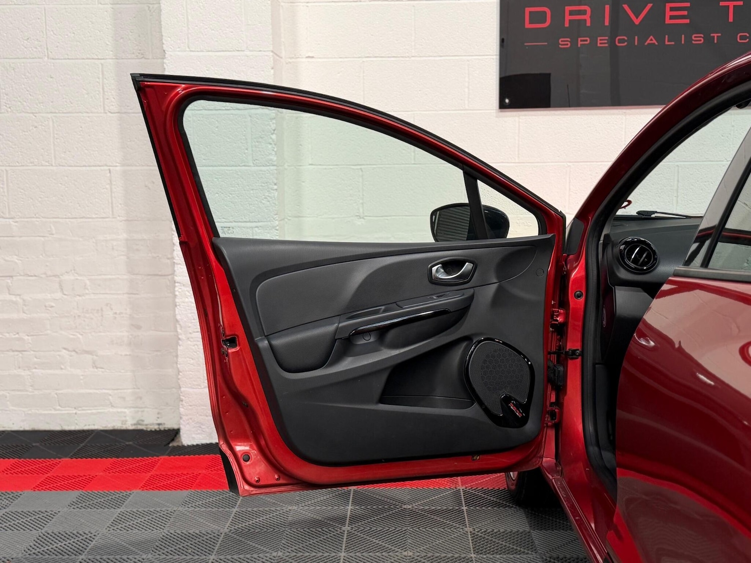 Used Renault Clio 2015 for sale - 76645988: Photo 25