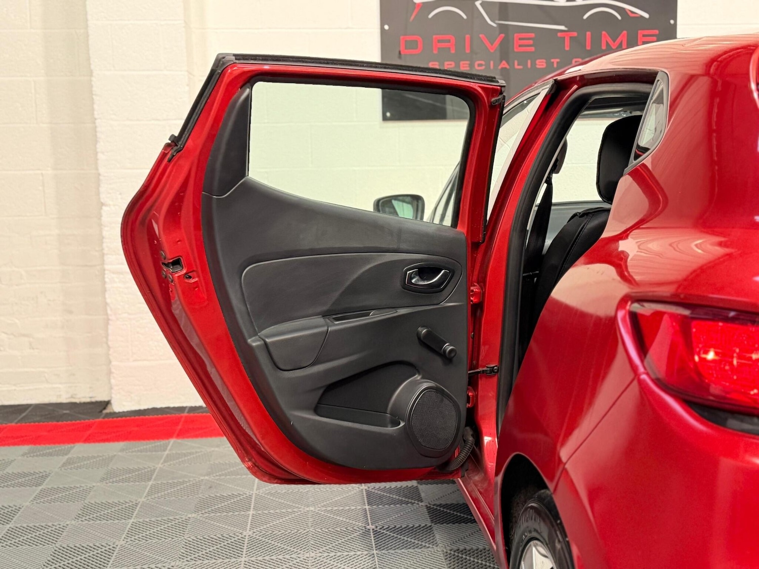 Used Renault Clio 2015 for sale - 76645988: Photo 27