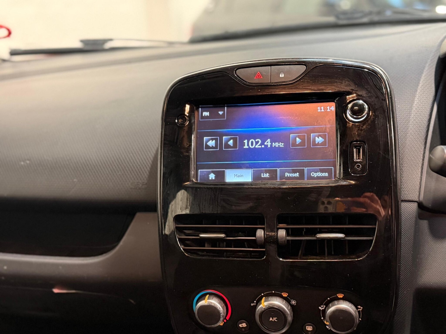 Used Renault Clio 2015 for sale - 76645988: Photo 31