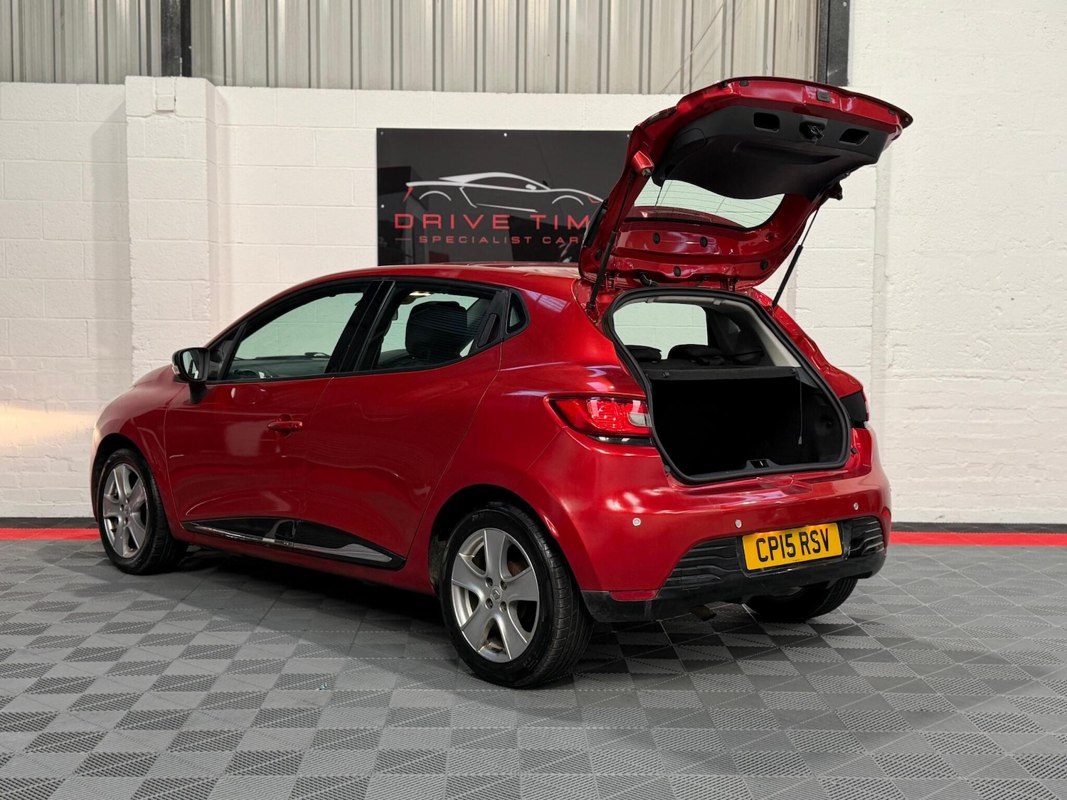Used Renault Clio 2015 for sale - 76645988: Photo 4