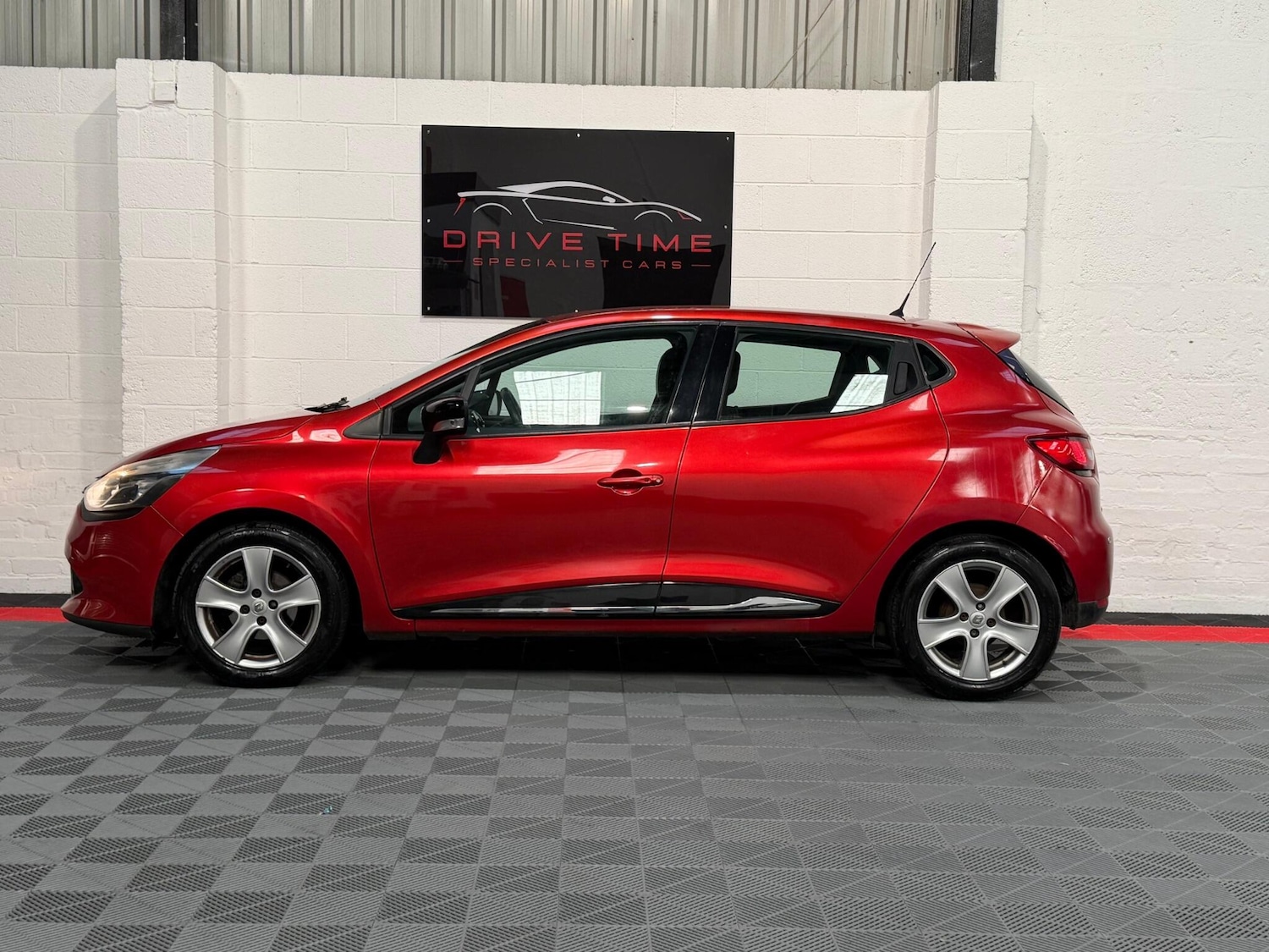 Used Renault Clio 2015 for sale - 76645988: Photo 9