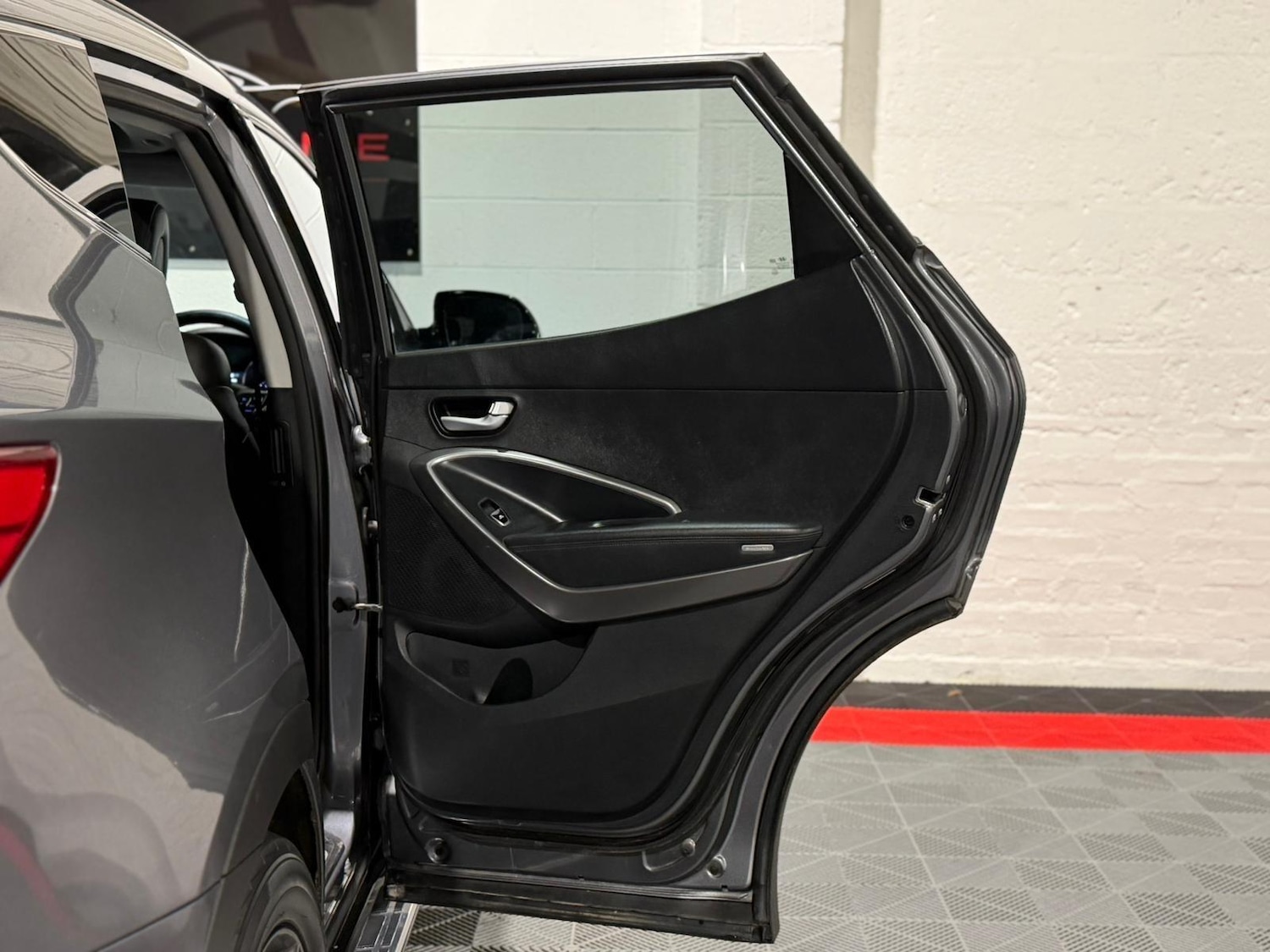 Used Hyundai Santa Fe 2014 for sale - 76926587: Photo 20