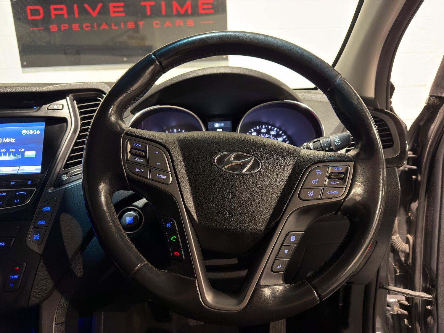 Used Hyundai Santa Fe 2014 for sale - 76926587: Photo 29