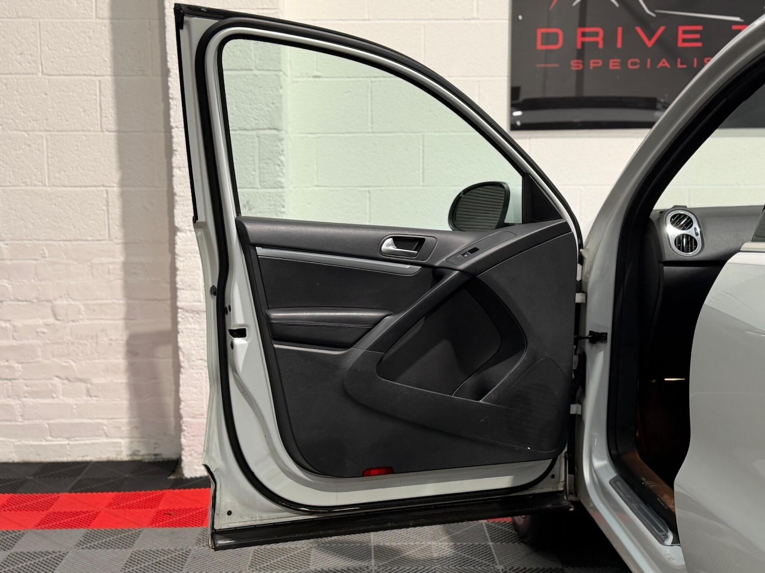 Used Volkswagen Tiguan 2016 for sale - 77267500: Photo 28