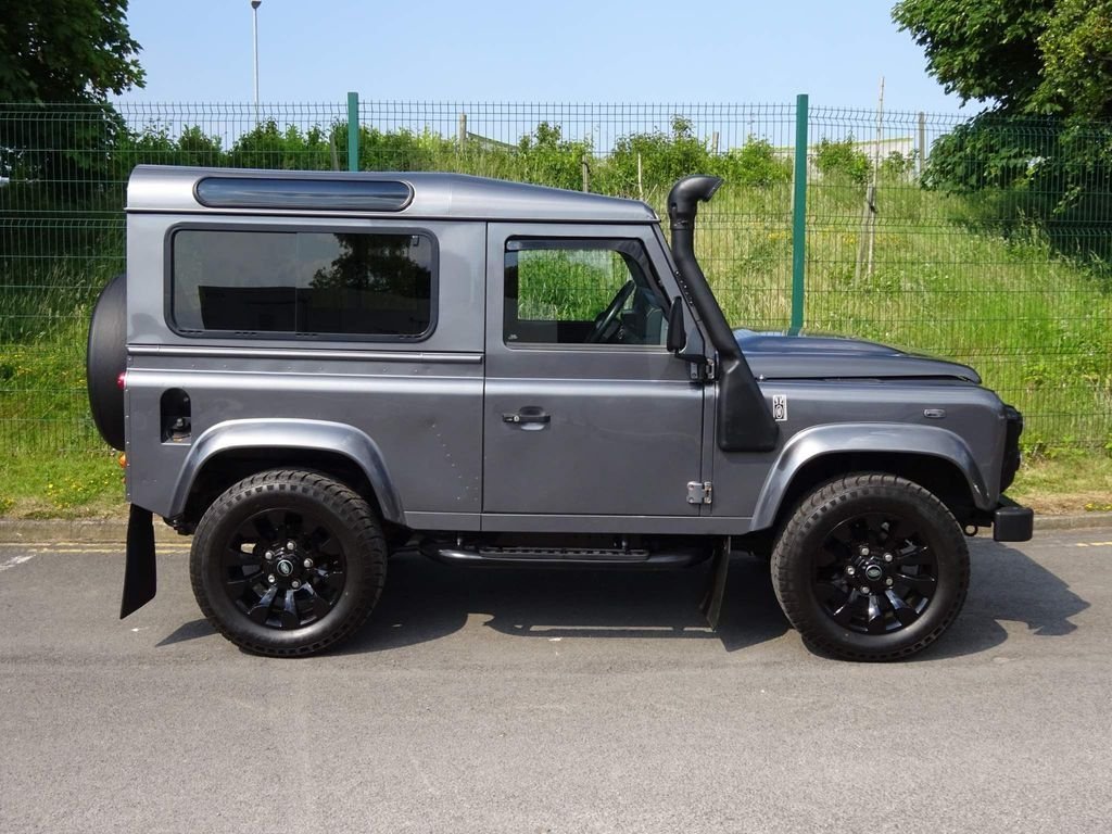 Used Land Rover Defender 2016 for sale - 76665811: Photo 2