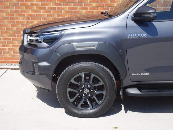 Used Toyota Hilux 2023 for sale - 75444582: Photo 11