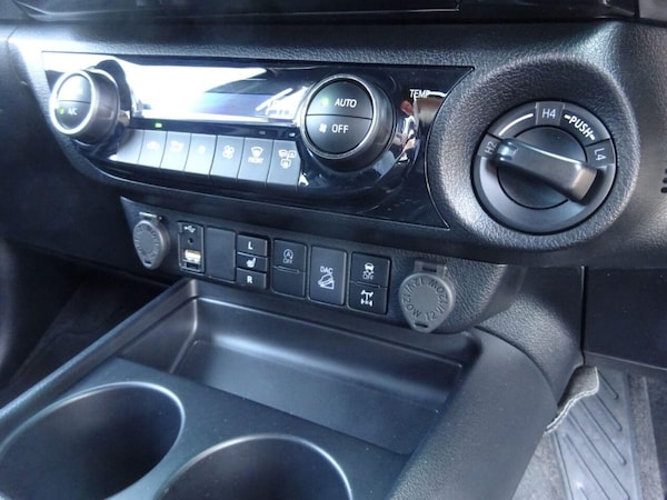 Used Toyota Hilux 2023 for sale - 75444582: Photo 24