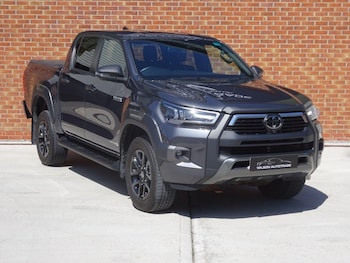 Used Toyota Hilux 2023 for sale - 75444582: Photo