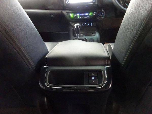 Used Toyota Hilux 2023 for sale - 75444582: Photo 32