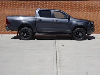 Used Toyota Hilux 2023 for sale - 75444582: Photo